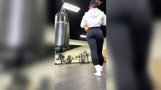 kelsi monroe fucking in the gym