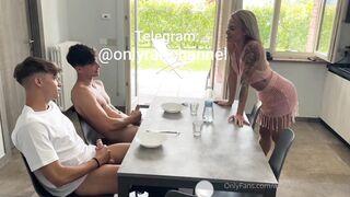 Annalisa atomicblonde has fun