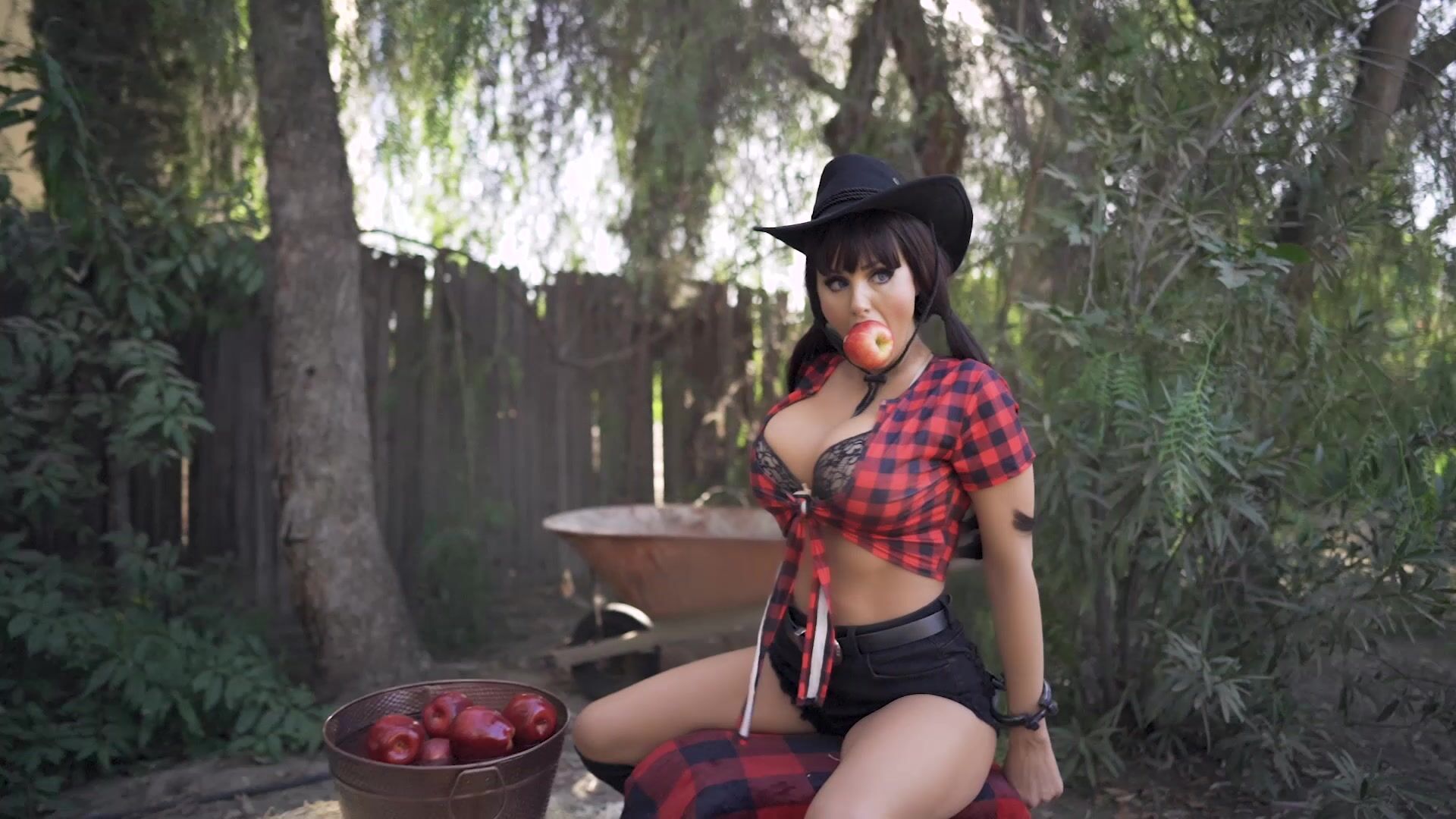 Apple Bobber Angie