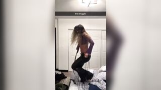 Sommer Ray Pulling up Pants
