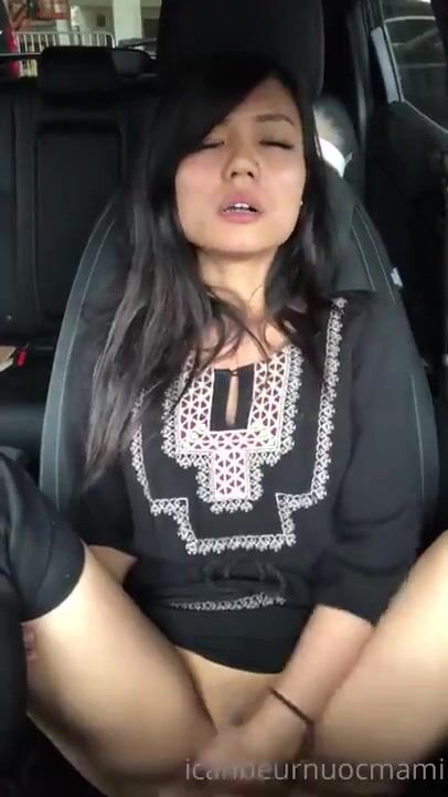 Trixie Car Pussy Play