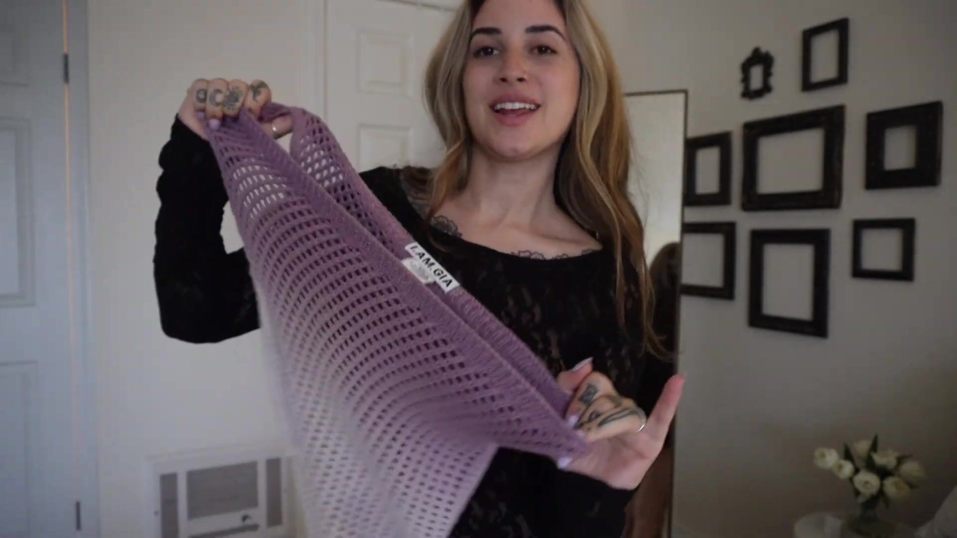 Alanah Cole try on
