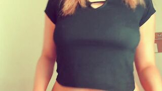 Cozie toys and plays with her ass