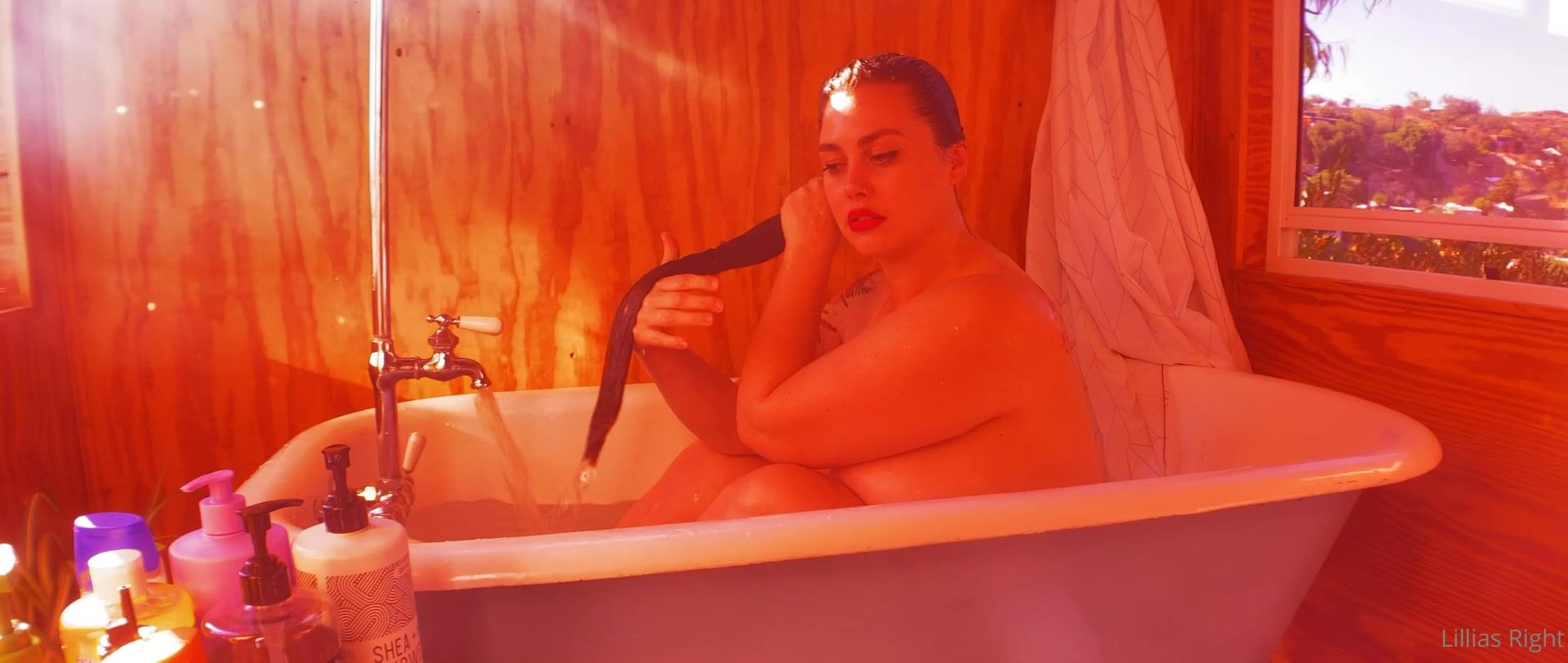 Lillias Right Bathtub