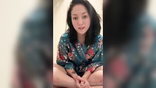 Youronlyabsinthe Puts Vibrating Toy Up Her Ass