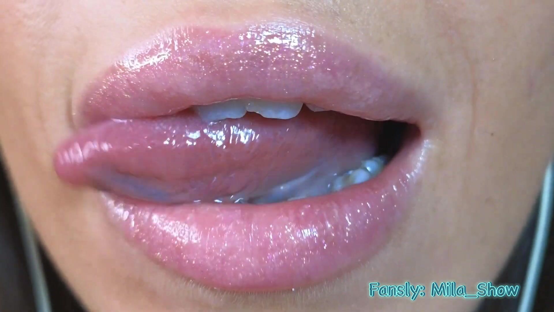 Mila_show Magic Tongue