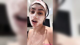 Mia_Khalifa_Bare_Boobs_Onlyfans_Shower_Live