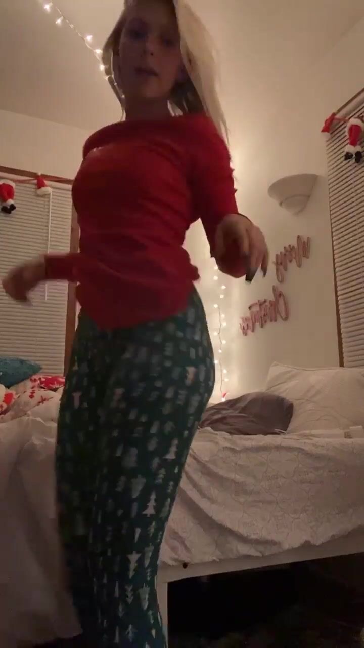 Jordyn Jones walmart leggings (2)